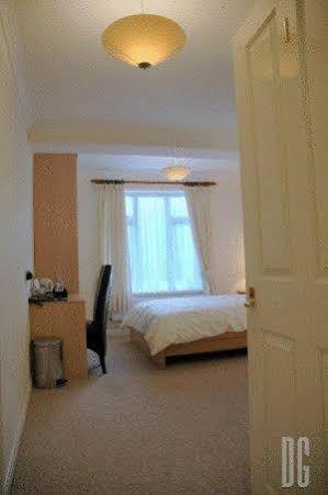 White Gates Hotel Binfield Kültér fotó