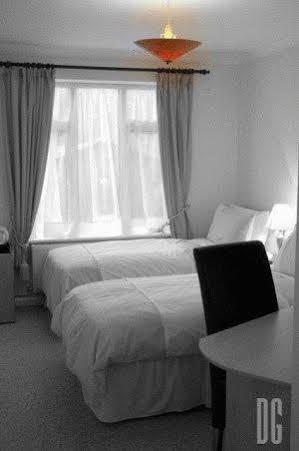 White Gates Hotel Binfield Kültér fotó